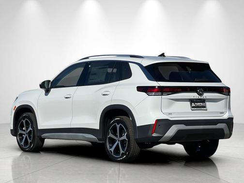 Pure White 2026 Volkswagen Tiguan 2.0T SE