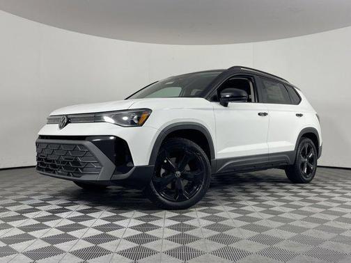 Pure White w/Deep Black Roof 2025 Volkswagen Taos 1.5T SE Black