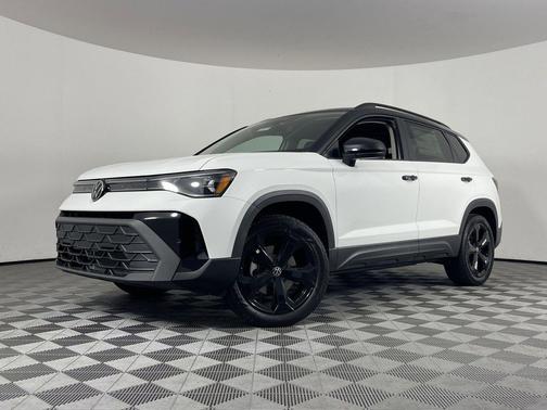 Pure White w/Deep Black Roof 2025 Volkswagen Taos 1.5T SE Black