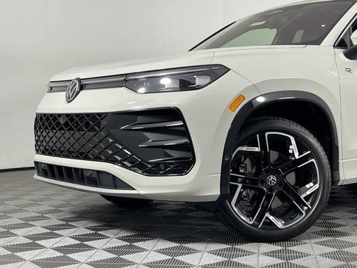 2025 Volkswagen Tiguan 2.0T SEL R-Line 4MOTION