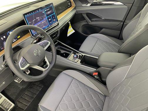 2025 Volkswagen Tiguan 2.0T SEL R-Line 4MOTION