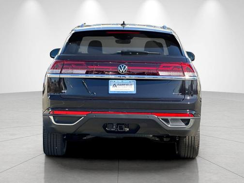 Deep Black Pearl 2026 Volkswagen Atlas Cross Sport 2.0T SE w/Technology 4MOTION