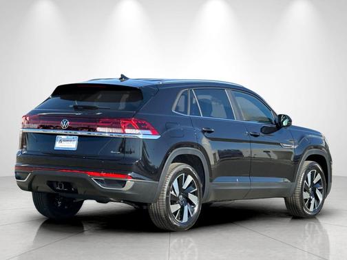 Deep Black Pearl 2026 Volkswagen Atlas Cross Sport 2.0T SE w/Technology 4MOTION
