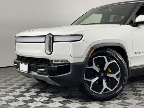 2023 Rivian R1S Adventure