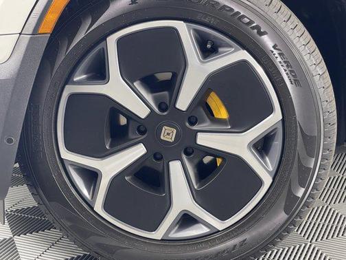 2023 Rivian R1S Adventure