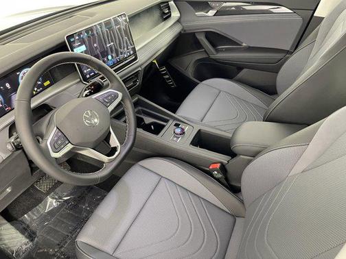 2025 Volkswagen Tiguan 2.0T SE 4MOTION