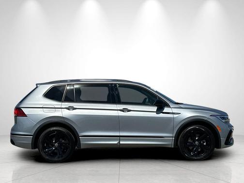 PYRITE SILVER 2024 Volkswagen Tiguan 2.0T SE R-Line Black
