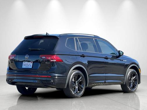 Deep Black Pearl 2024 Volkswagen Tiguan 2.0T SE R-Line Black 4MOTION
