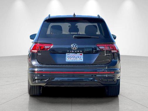 Deep Black Pearl 2024 Volkswagen Tiguan 2.0T SE R-Line Black 4MOTION