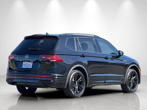 Deep Black Pearl 2024 Volkswagen Tiguan 2.0T SE R-Line Black 4MOTION