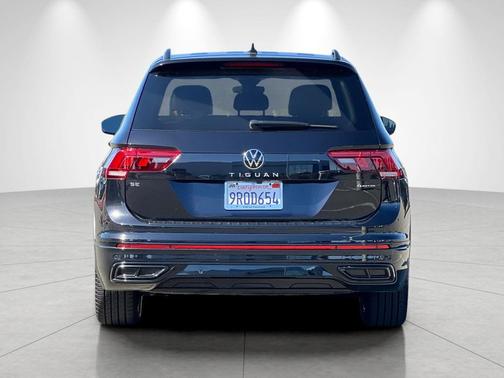 Deep Black Pearl 2024 Volkswagen Tiguan 2.0T SE R-Line Black 4MOTION