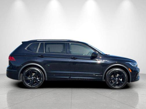 Deep Black Pearl 2024 Volkswagen Tiguan 2.0T SE R-Line Black 4MOTION
