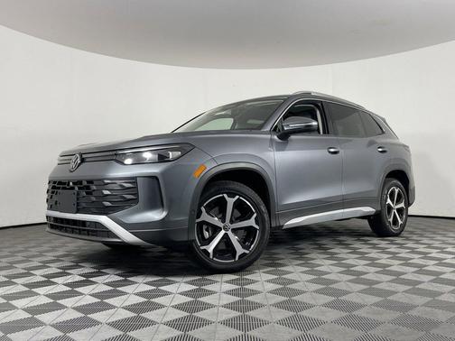 Platinum Gray Metallic 2025 Volkswagen Tiguan 2.0T SE 4MOTION