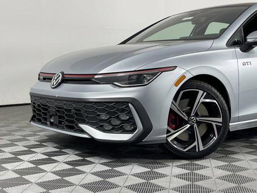 2025 Volkswagen Golf GTI 2.0T SE DSG