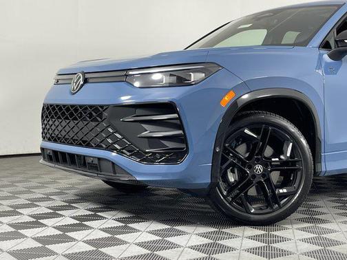 2025 Volkswagen Tiguan 2.0T SE R-Line Black 4MOTION