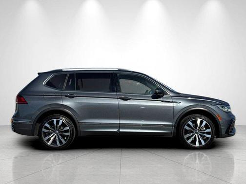 Platinum Gray Metallic 2022 Volkswagen Tiguan 2.0T SEL R-Line 4MOTION
