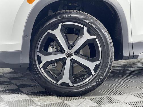 Pure White 2026 Volkswagen Tiguan 2.0T SE 4MOTION