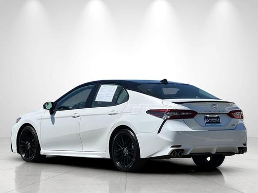 Wind Chill Pearl/Midnight Black Metallic 2024 Toyota Camry XSE