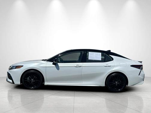Wind Chill Pearl/Midnight Black Metallic 2024 Toyota Camry XSE