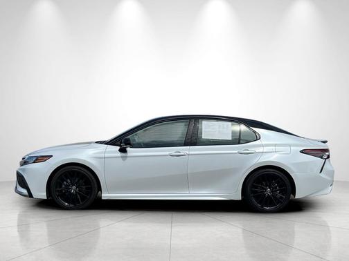 Wind Chill Pearl/Midnight Black Metallic 2024 Toyota Camry XSE