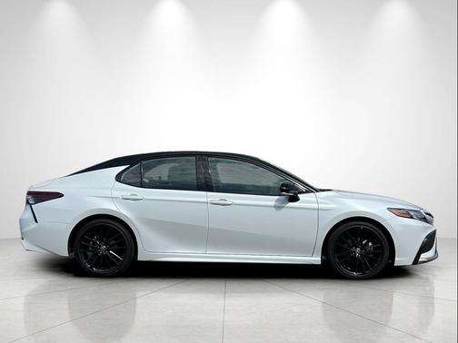 Wind Chill Pearl/Midnight Black Metallic 2024 Toyota Camry XSE