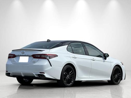 Wind Chill Pearl/Midnight Black Metallic 2024 Toyota Camry XSE