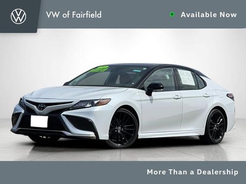 Wind Chill Pearl/Midnight Black Metallic 2024 Toyota Camry XSE