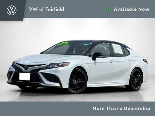 Wind Chill Pearl/Midnight Black Metallic 2024 Toyota Camry XSE