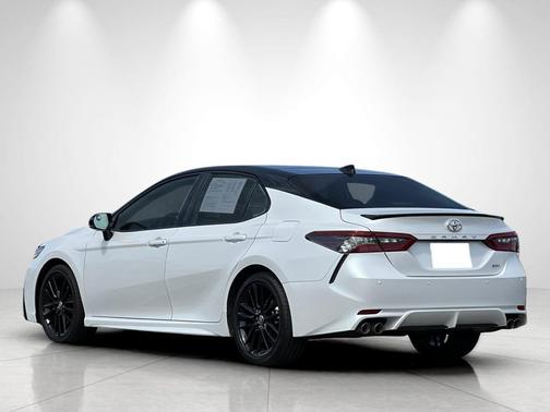 Wind Chill Pearl/Midnight Black Metallic 2024 Toyota Camry XSE