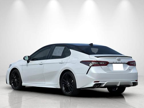 Wind Chill Pearl/Midnight Black Metallic 2024 Toyota Camry XSE