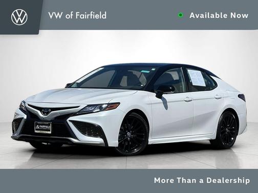 Wind Chill Pearl/Midnight Black Metallic 2024 Toyota Camry XSE