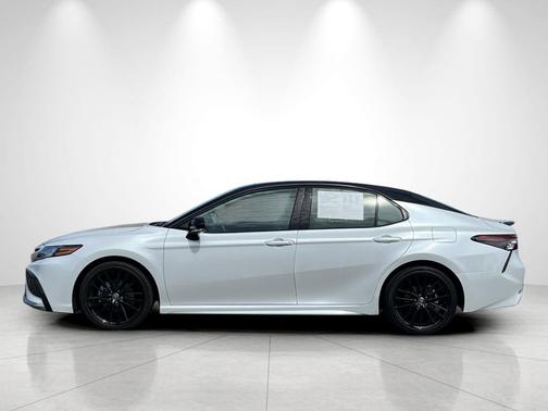 Wind Chill Pearl/Midnight Black Metallic 2024 Toyota Camry XSE