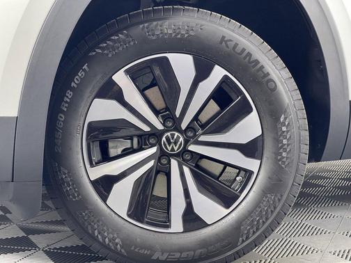 opal white pearl 2026 Volkswagen Atlas Cross Sport 2.0T SE