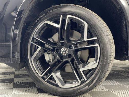 2026 Volkswagen Tiguan 2.0T SEL