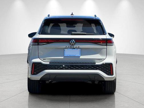 sandstone 2026 Volkswagen Tiguan 2.0T SE R-Line Black 4MOTION
