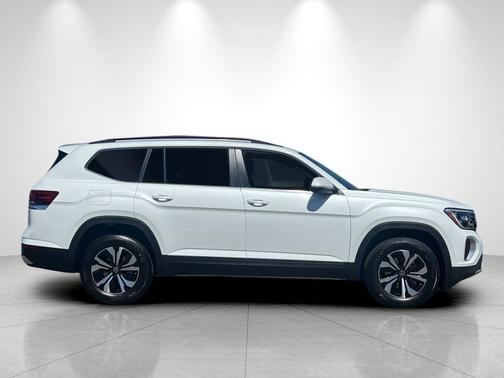 opal white pearl 2026 Volkswagen Atlas 2.0T SE