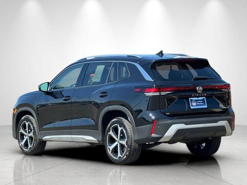 Deep Black Pearl 2025 Volkswagen Tiguan 2.0T SE 4MOTION