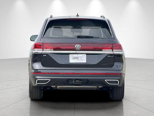 Deep Black Pearl 2026 Volkswagen Atlas 2.0T SE w/Technology 4MOTION