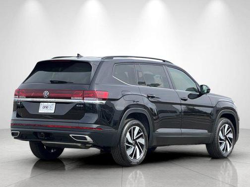Deep Black Pearl 2026 Volkswagen Atlas 2.0T SE w/Technology 4MOTION