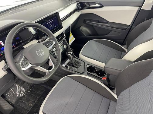 Deep Black Pearl 2025 Volkswagen Taos 1.5T S
