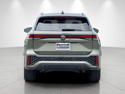 AVOCADO GREEB 2026 Volkswagen Tiguan 2.0T SE R-Line Black 4MOTION