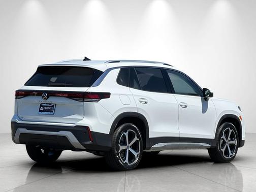 Pure White 2026 Volkswagen Tiguan 2.0T SE