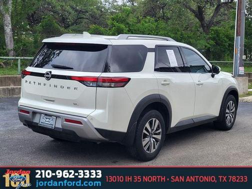 Pearl White Tricoat 2023 Nissan Pathfinder SL FWD