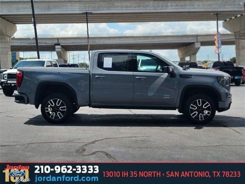 2024 GMC Sierra 1500 AT4