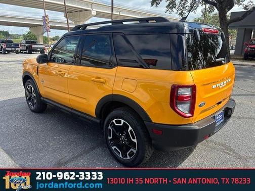 CYBER ORANGE METALLIC TC 2023 Ford Bronco Sport Outer Banks