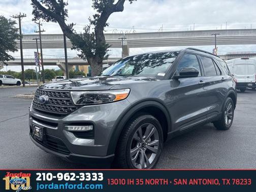 Carbonized Gray Metallic 2022 Ford Explorer XLT