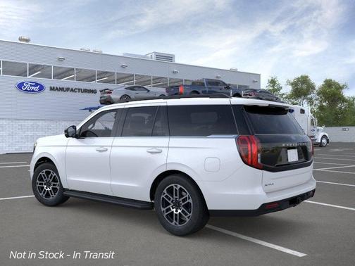 Star White Metallic Tri-Coat 2026 Ford Expedition Active