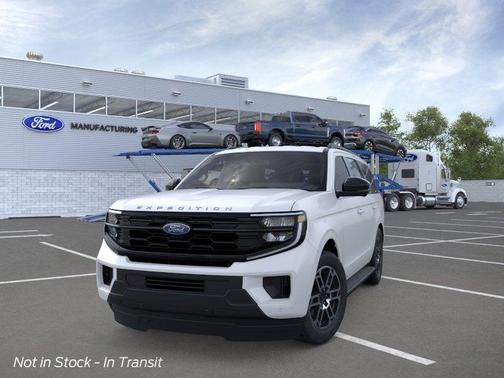 Star White Metallic Tri-Coat 2026 Ford Expedition Active