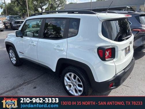 Alpine White 2017 Jeep Renegade Latitude