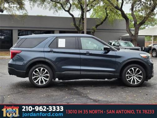 2022 Ford Explorer ST